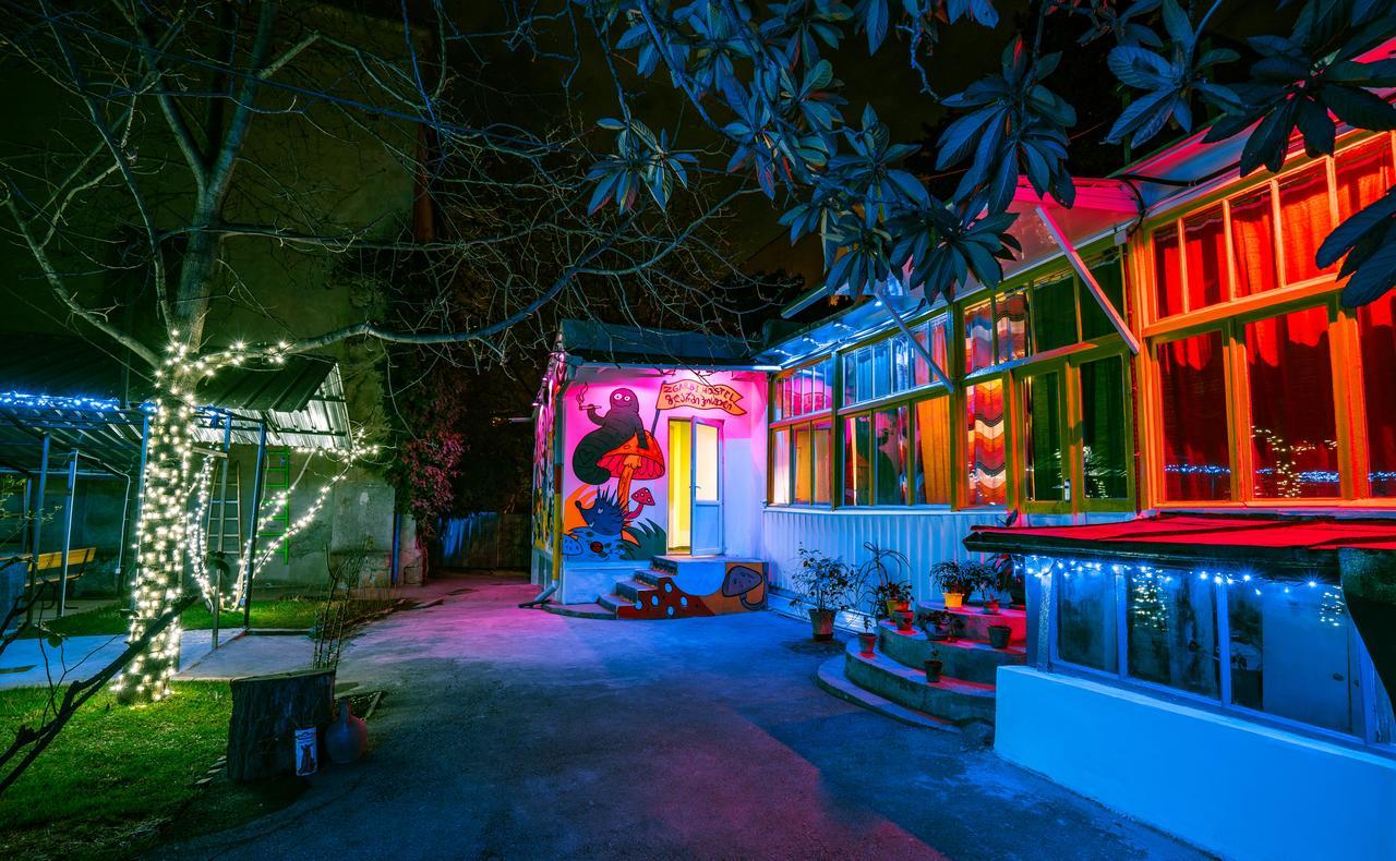 Zgarbi Hostel Тбилиси Екстериор снимка