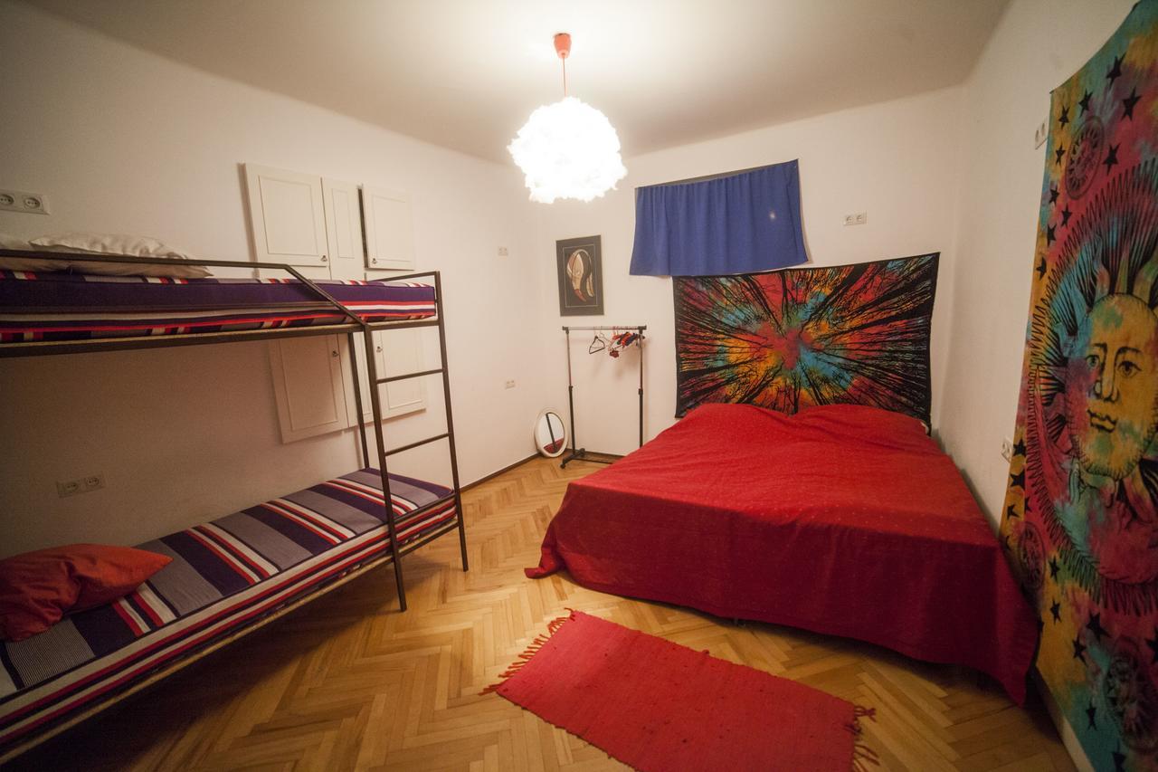 Zgarbi Hostel Тбилиси Екстериор снимка